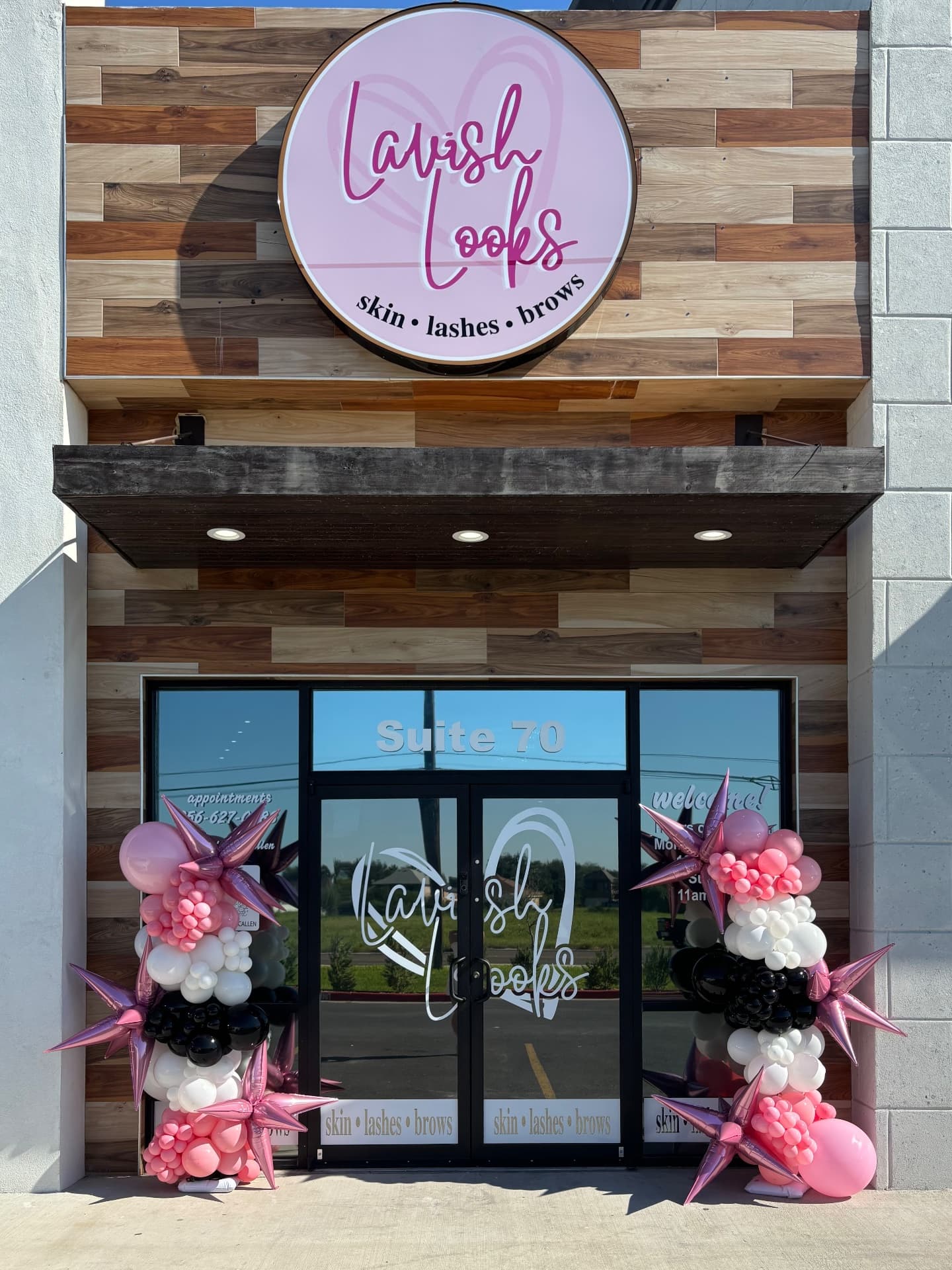Lavish Looks storefront